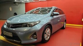 Predám Toyota Auris 1.8 Touring Sports Hybrid (2015)