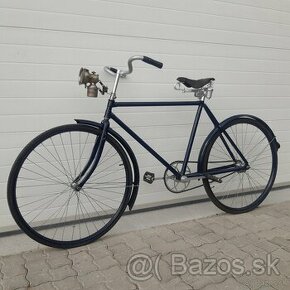 Stary anglicky bicykel BSA z karbidovou lampou