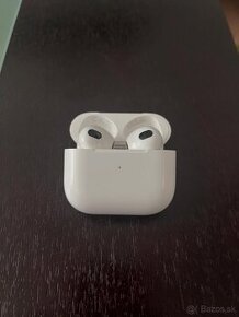 Apple airpods 3 s bezdrotovym nabijacim puzdrom