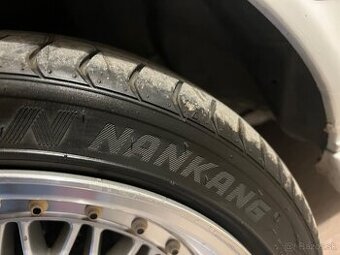 215/40 R16