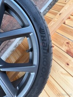 Predám pneu r18 235/40 Michelin pilot sport 4s a hankook ven