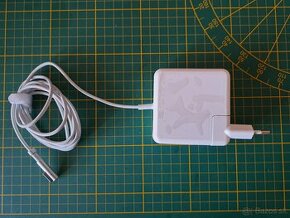 AE60 Adapter Apple