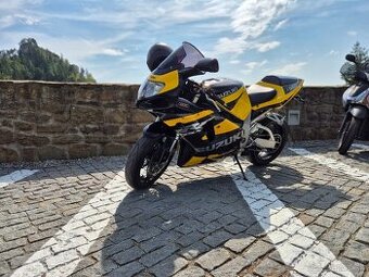 Suzuki GSXR 750  na náhradné diely. Rezervované