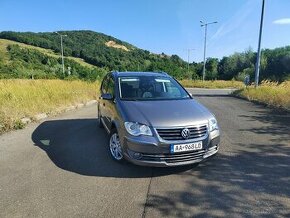 Volkswagen Touran 2.0 TDI Highline - 1