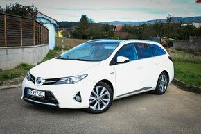 Toyota Auris Hybrid (elektro + benzín) - 1