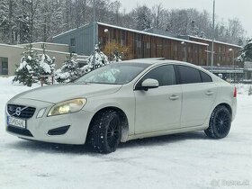 Volvo s60 d5 2.4 awd - 1