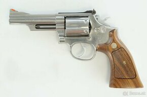 Revolvery Smith & Wesson 357 Mag