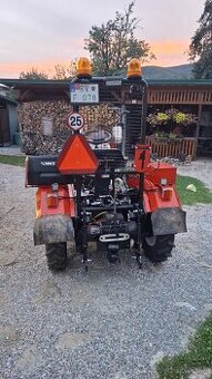 Malotraktor aj s vlečkou