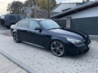 BMW e60 550i Manuál