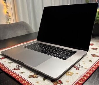 Predám MacBook Pro 15” (Mid 2016) – Výborný stav