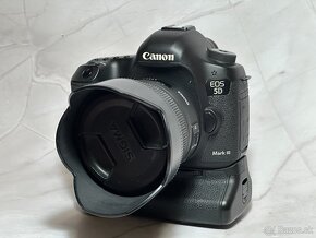 Canon 5D mark III + Sigma 50mm 1:1.4