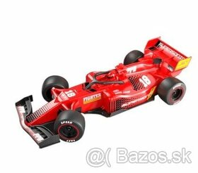 RC auto Formula ktora vypusta hmlu