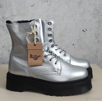 Dr. Martens Jadon Silver