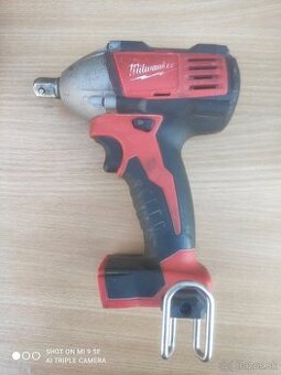 Milwaukee M18 rázový uťahovák