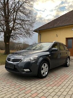 KIA Ceed Combi 1.6 CRDi = 85kW r.v 2012, Top Stav = - 1