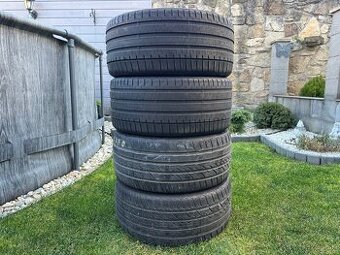 245/35 R19