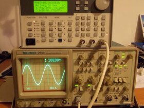 Predám osciloskop Tektronix 2445 - 1