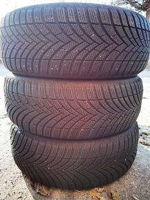 Predám 3ks 215/55R17 Zimné Semperit