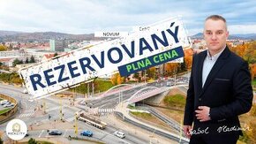 REZERVOVANÝ, tehlový 3i byt v centre s 2 balkónmi a TOP výhľ