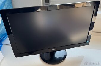 LCD monitory