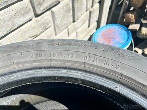 Pneu 255/50R19 - 1