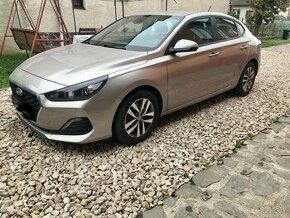 Hyundai i30 fastback 2018 1.0TGDI 120k benzín