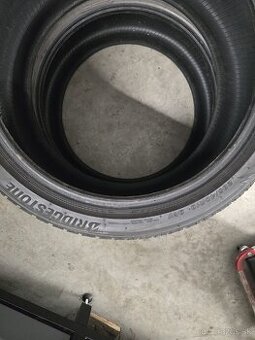 235/40 R19 zimné 2ks