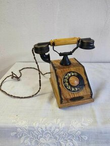 Starý drevený telefón - Tesla