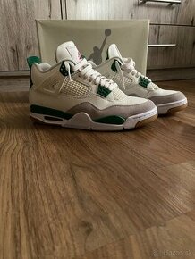 Jordan 4 Retro SB Pine Green