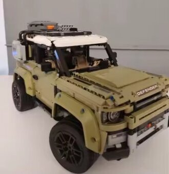 Technic 42110 - Land Rover Defender (2573 dielikov)