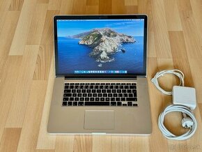 MacBook Pro 15", i7 2,4 GHz/8GB RAM/256GB SSD, NOVÁ BATÉRIA