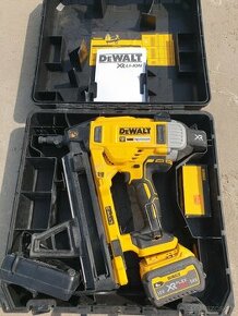 klincovacka dewalt xr 18V s novou 6Ah bateriou