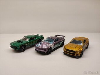 Autíčka Ford Mustang Hot Wheels 1:64