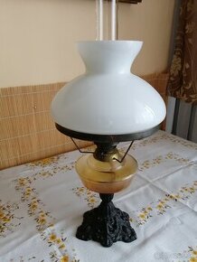 stara petrolejova lampa