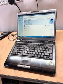 Predám polámaný notebook Toshiba U405 na diely alebo opravu. - 1