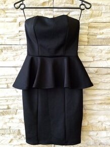 Čierne "little black dress" šaty s volánom