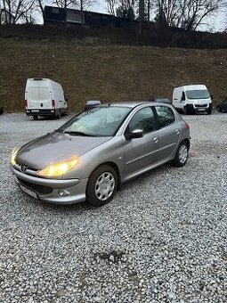 Peugeot 206 1.1 44kw Hatchback Benzín REZERVOVANÉ