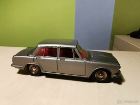 Dinky toys Simca 1500