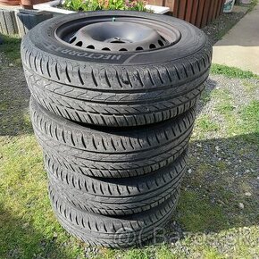 Letné pneu 195/65 R 15 obuté na plechových diskoch 4x100 - 1