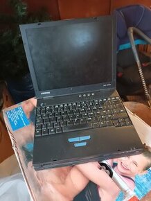 Laptop Compaq EVO N 400 C s dokovacou stanicou