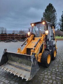 JCB 1CX 8813mth rv:2016 stroj je ovladaný pakou