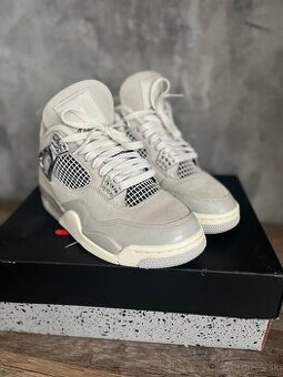 Jordan 4 Retro