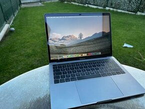 Predám Apple MacBook Pro 13 256 GB, 8GB RAM