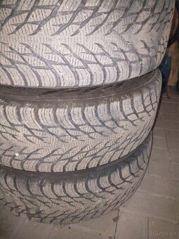 Zimné pneu Nokian 215/65 R17