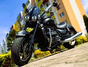 TRIUMPH ROCKET III -MATT PHANTOM BLACK-SLOVENSKA-1 MAJITEL