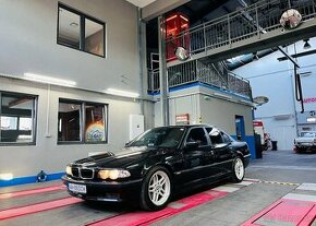 BMW Rad 7 740 i E38, Originál fabrický M-Paket