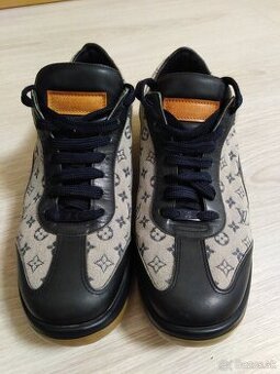 Louis Vuitton  Sneakers 39