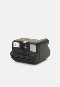 Polaroid go black