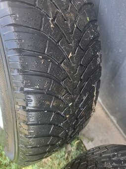 Predám zimné pneu  215/65 R16