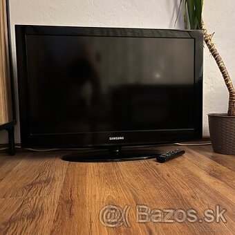 SAMSUNG - 32” (82cm)